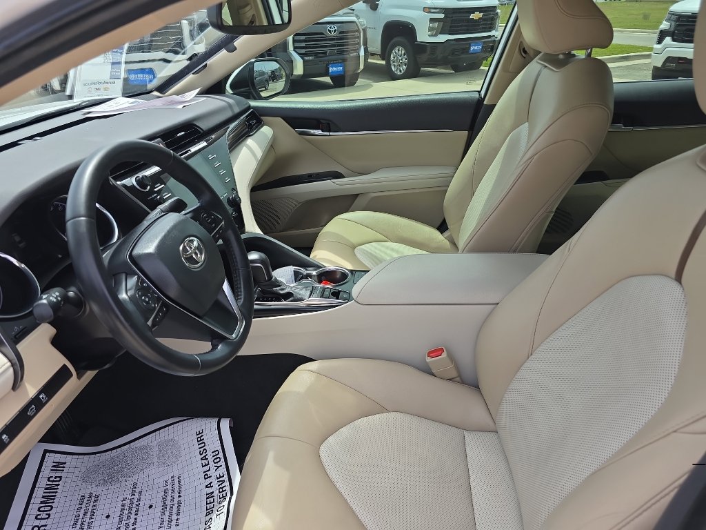 Used 2020 Toyota Camry XLE image 6