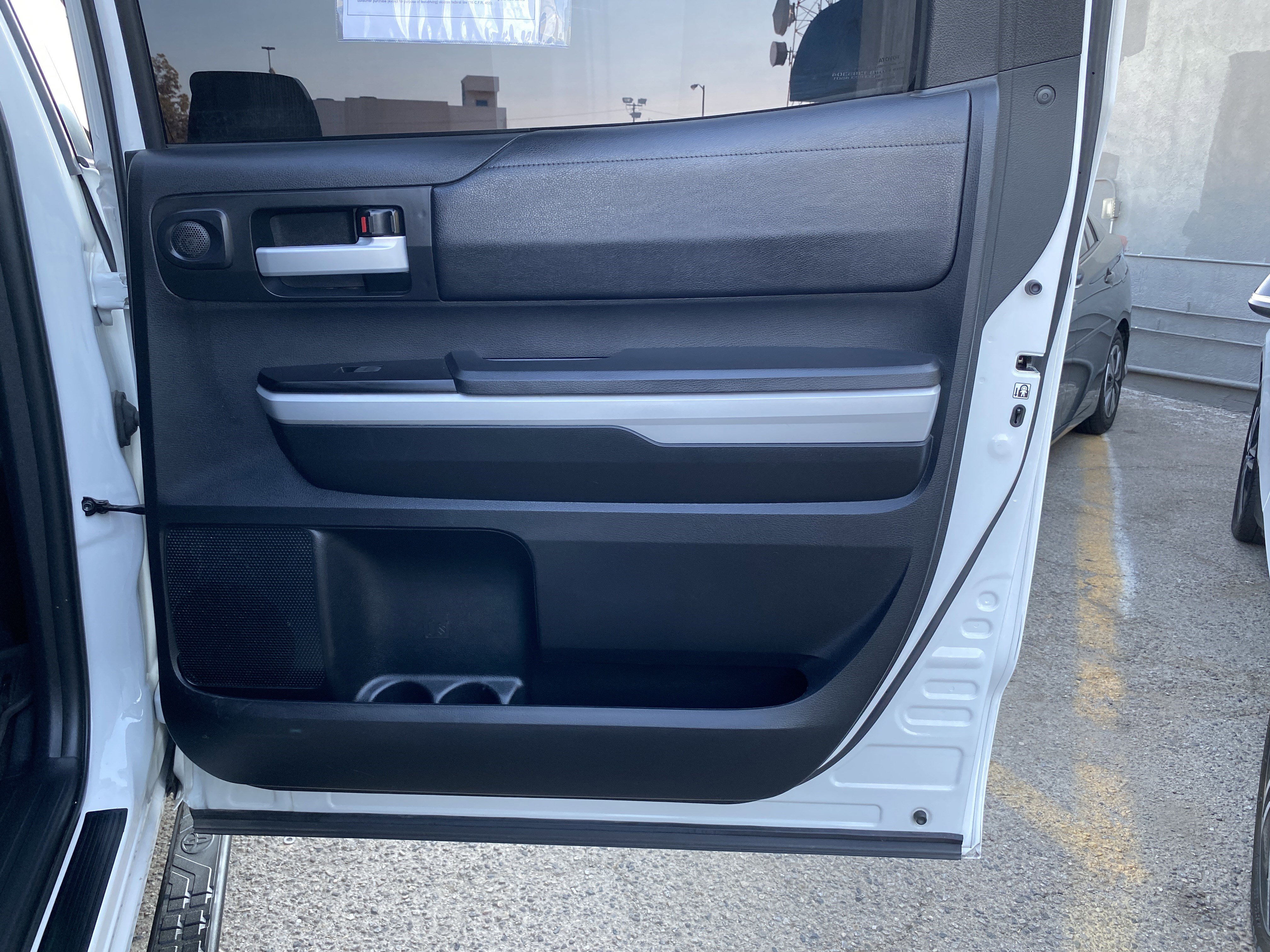 Used 2018 Toyota Tundra SR5 w/ SR5 Upgrade Package image 19