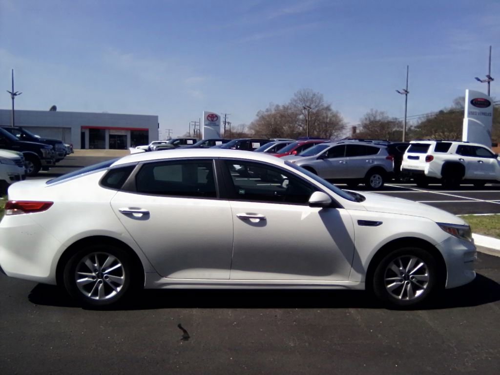 Used 2016 Kia Optima LX image 2