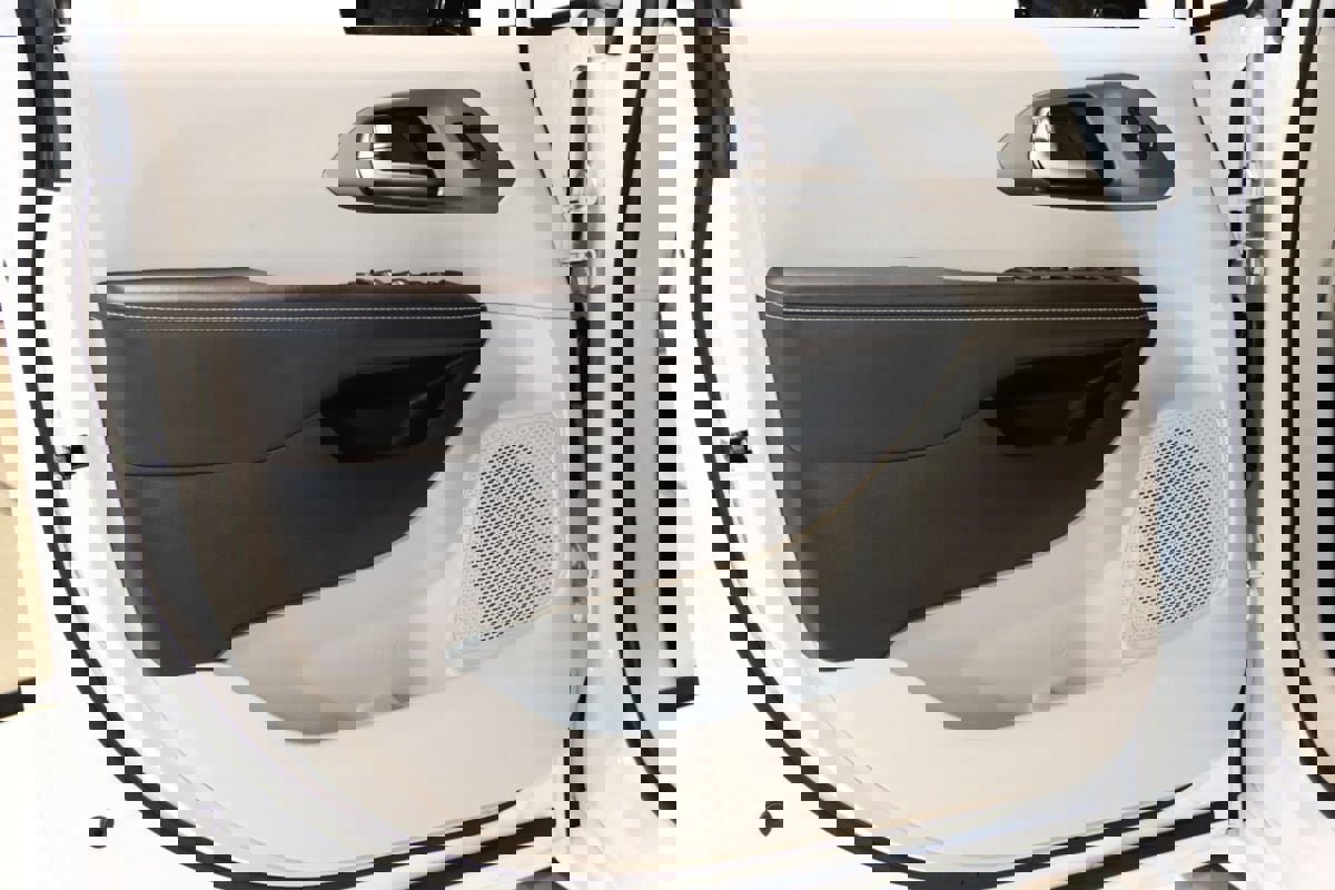 Used 2024 Chrysler Pacifica Touring-L image 30