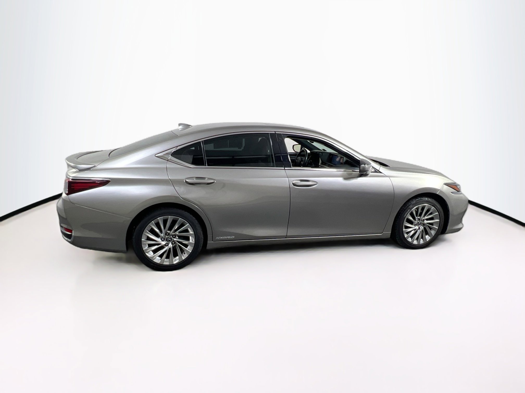 Used 2021 Lexus ES 300h Ultra Luxury w/ Accessory Package 2 image 4