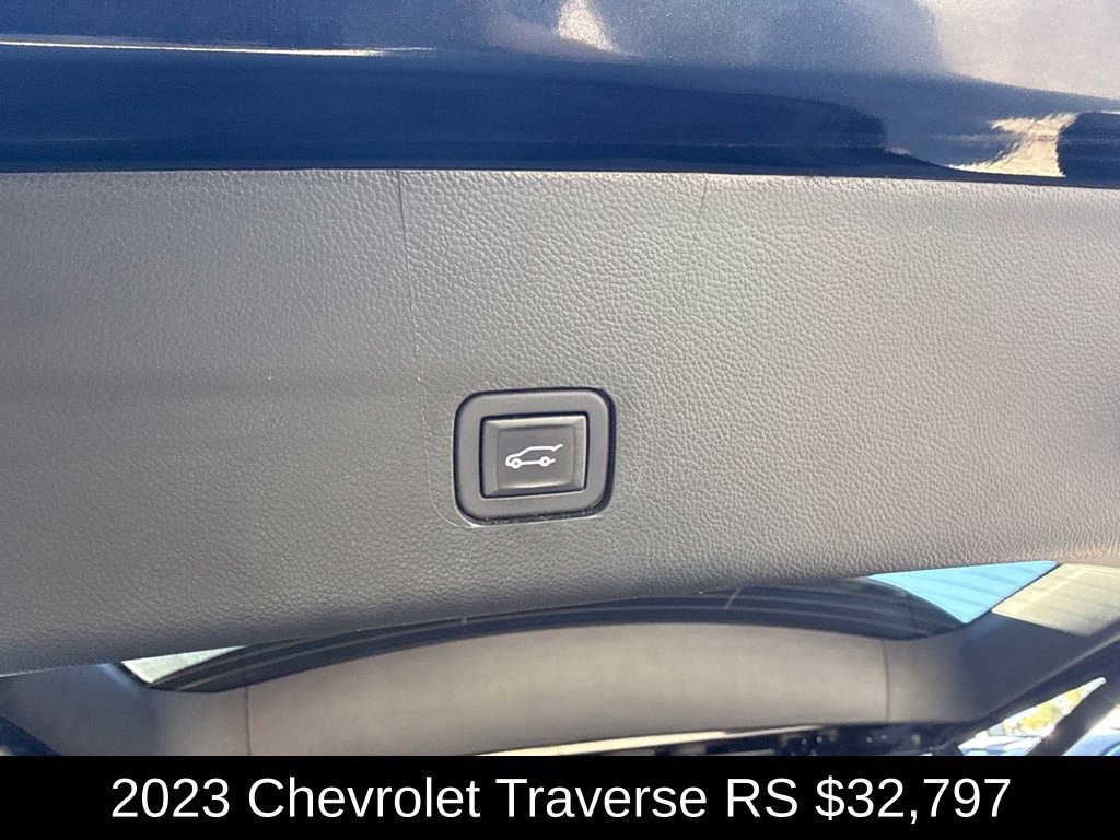 Used 2023 Chevrolet Traverse RS w/ LPO, Floor Liner Package AWD/4WD image 19