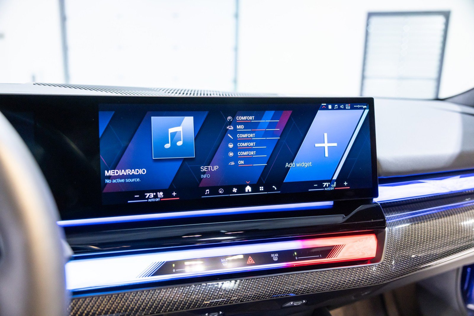 Used 2025 BMW M5 w/ Executive Package image 42