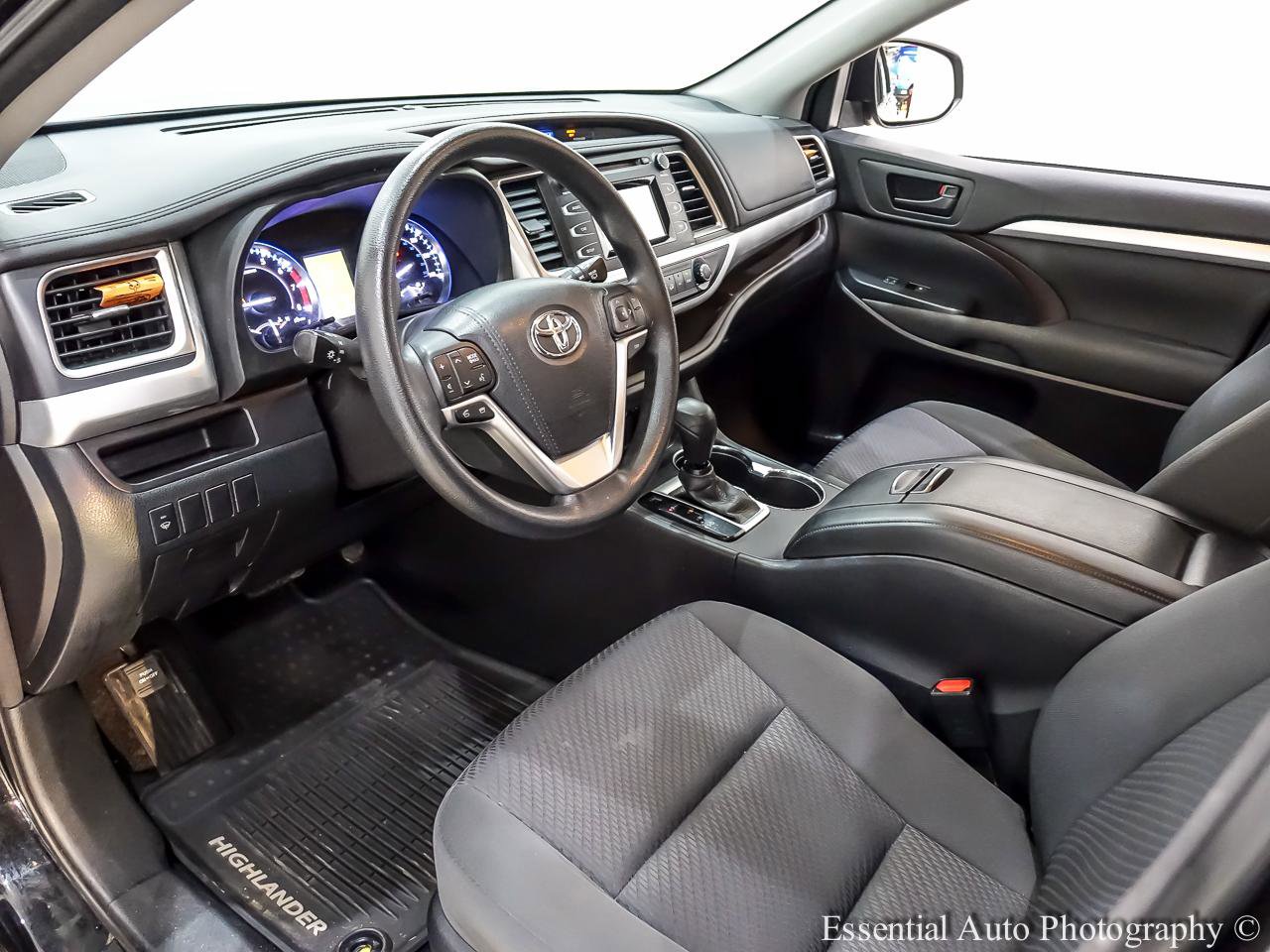 Used 2016 Toyota Highlander LE AWD/4WD image 14