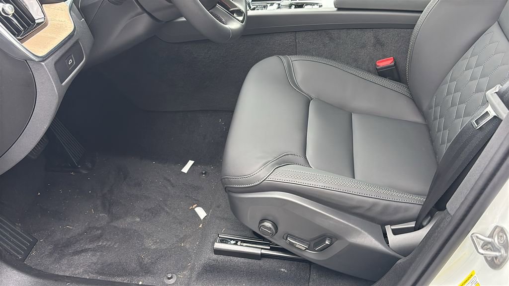 New 2026 Volvo XC60 B5 Plus w/ Protection Package Premier image 26
