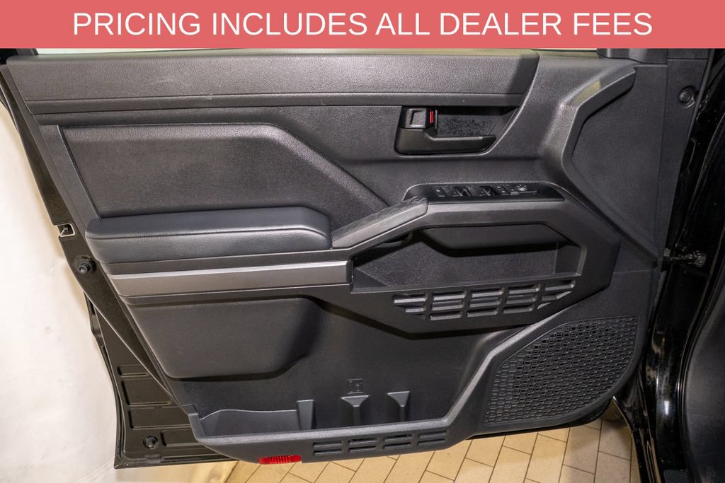 Certified 2025 Toyota Tacoma SR5 AWD/4WD image 10