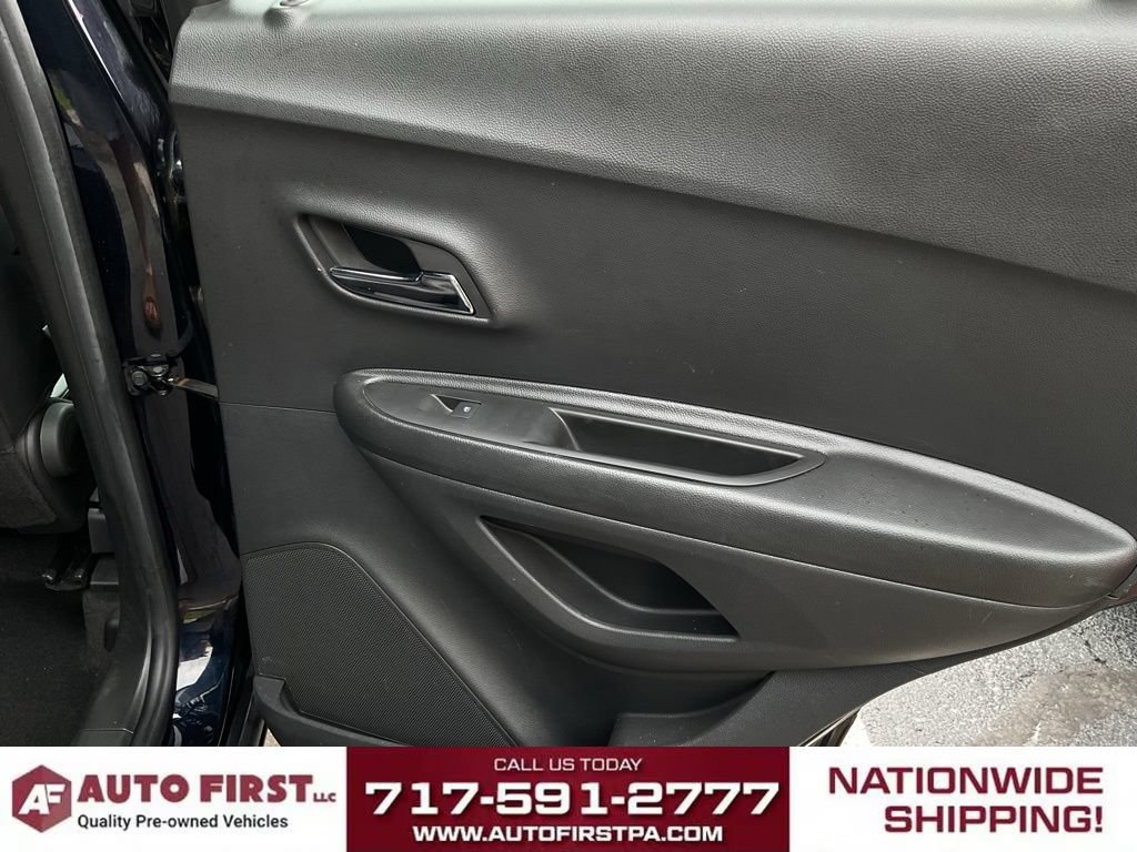 Used 2022 Chevrolet Trax LT w/ LT Convenience Package AWD/4WD image 11