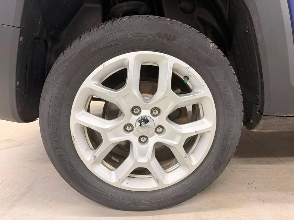 Used 2018 Jeep Renegade Latitude w/ Cold Weather Group AWD/4WD image 20