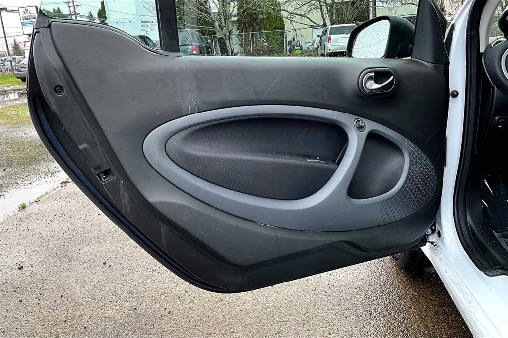 Used 2016 smart fortwo Prime image 18