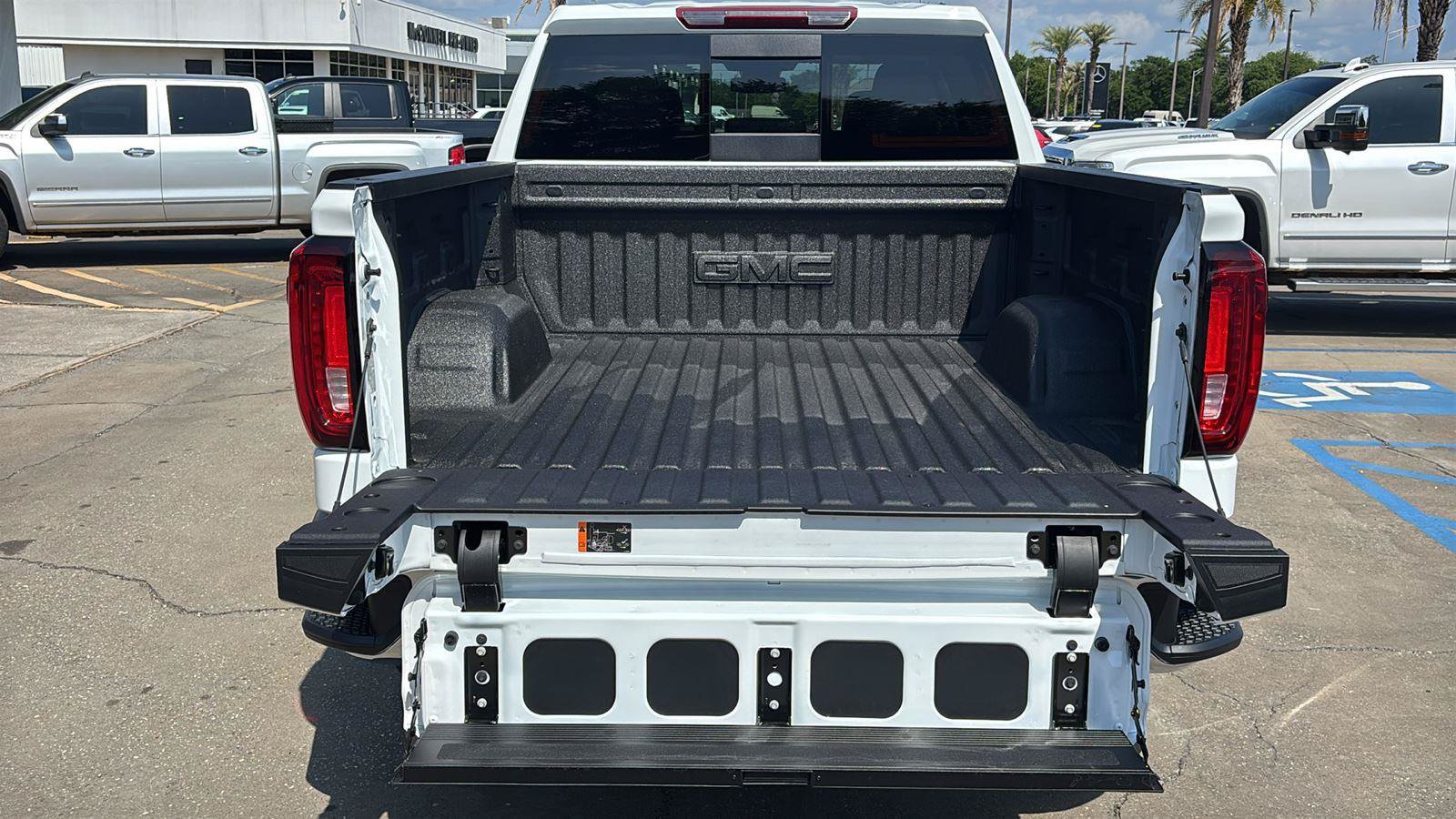 New 2026 GMC Sierra 1500 SLT w/ SLT Premium Plus Package AWD/4WD image 7