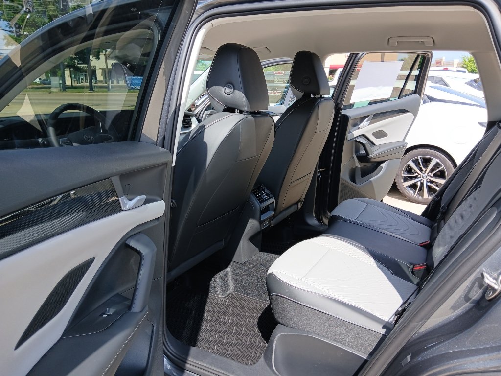New 2026 Volkswagen Tiguan SE FWD image 25