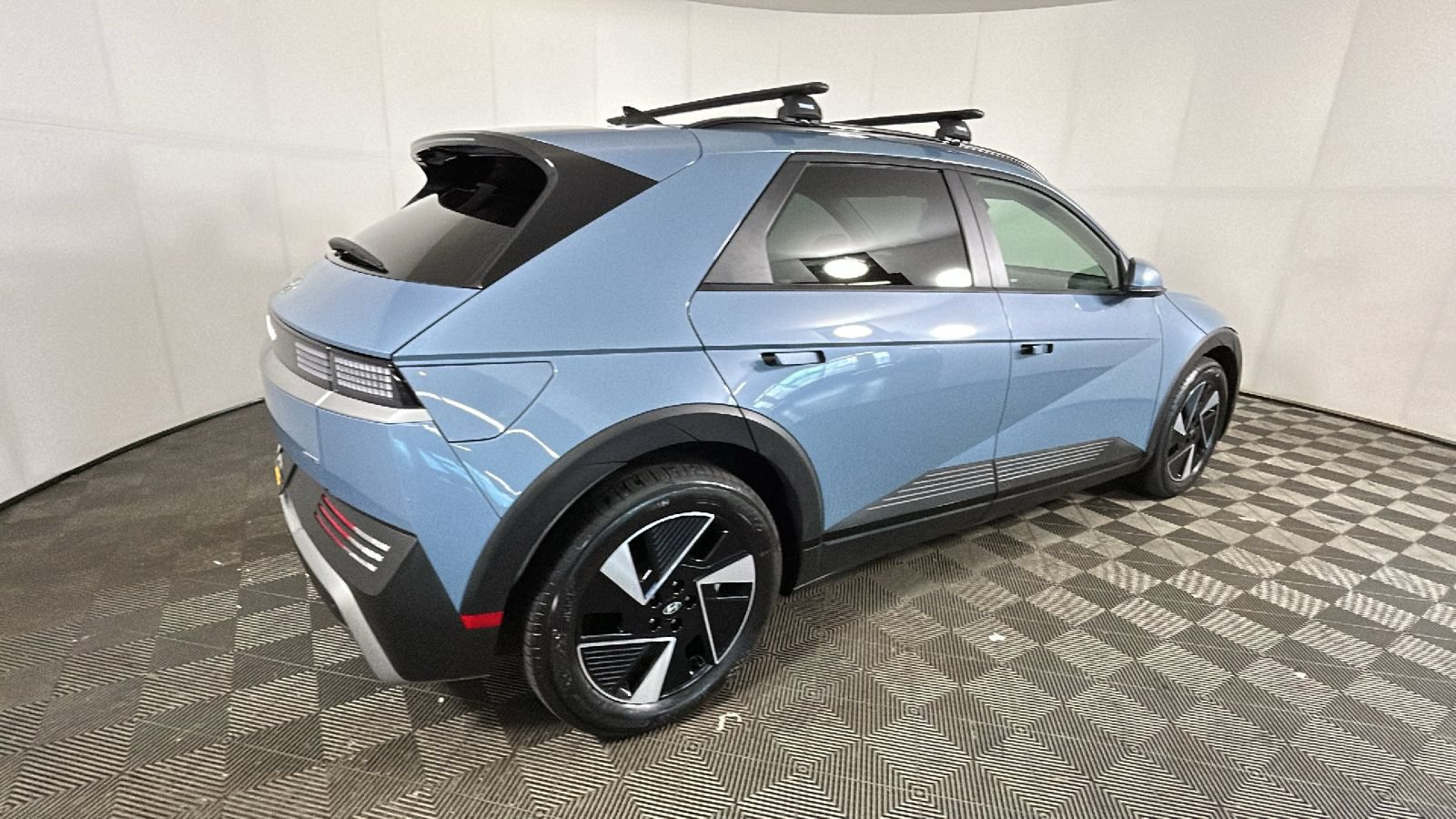 Used 2025 Hyundai Ioniq 5 SEL AWD/4WD image 2