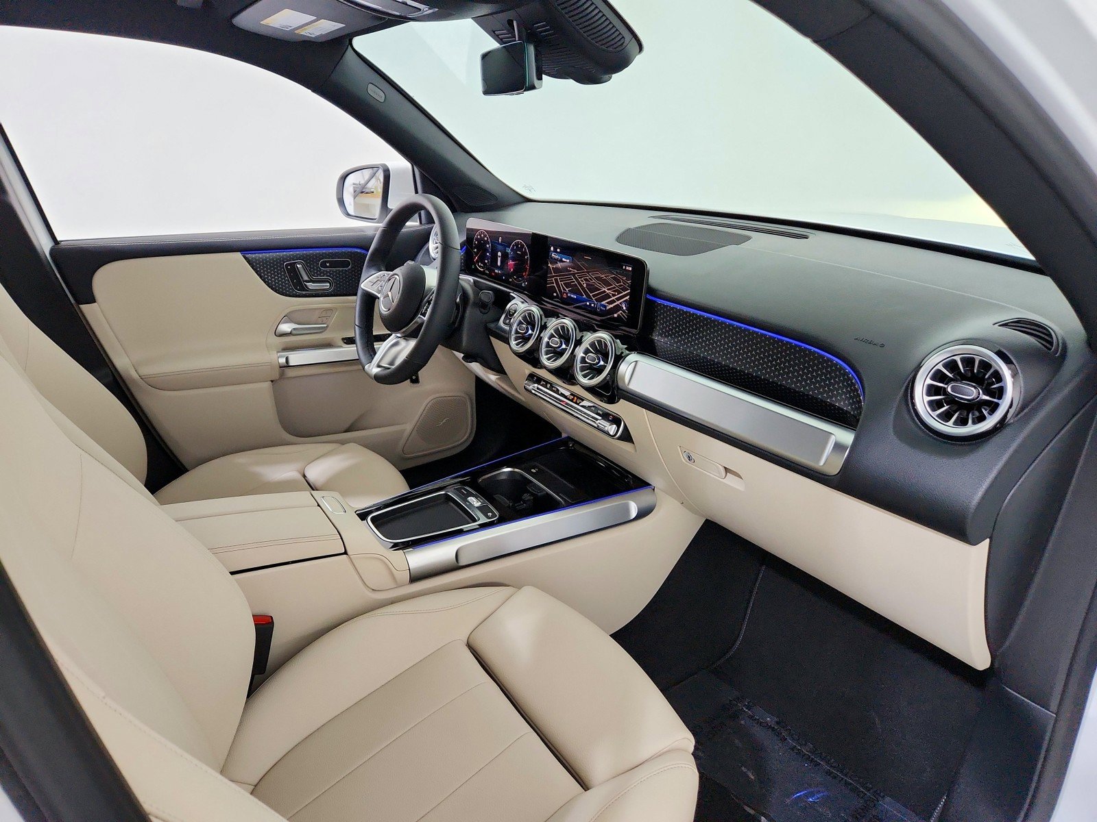 Certified 2025 Mercedes-Benz GLB 250 4MATIC w/ Exclusive Package image 22