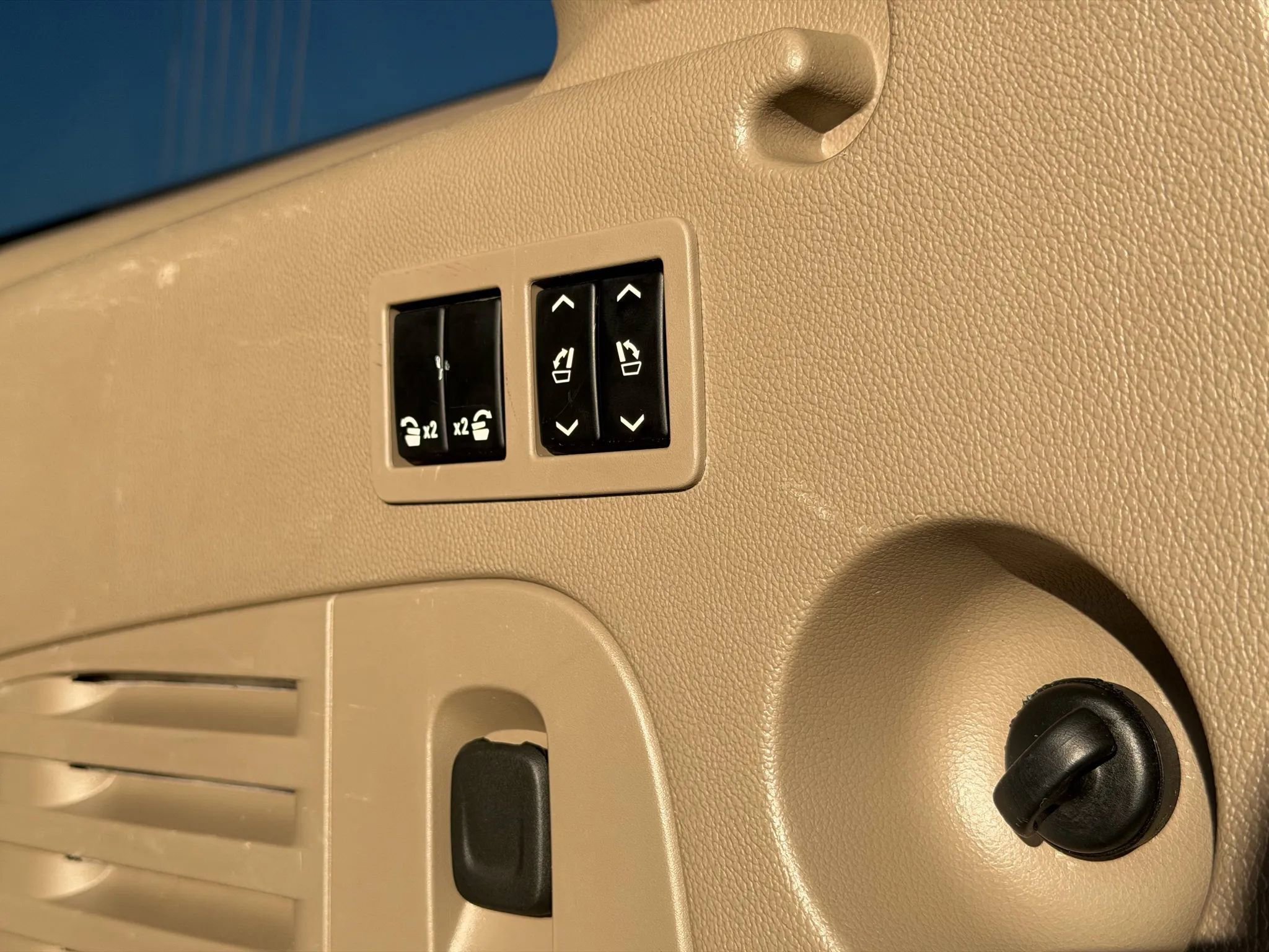 Used 2019 GMC Yukon XL SLT w/ Open Road Package image 18