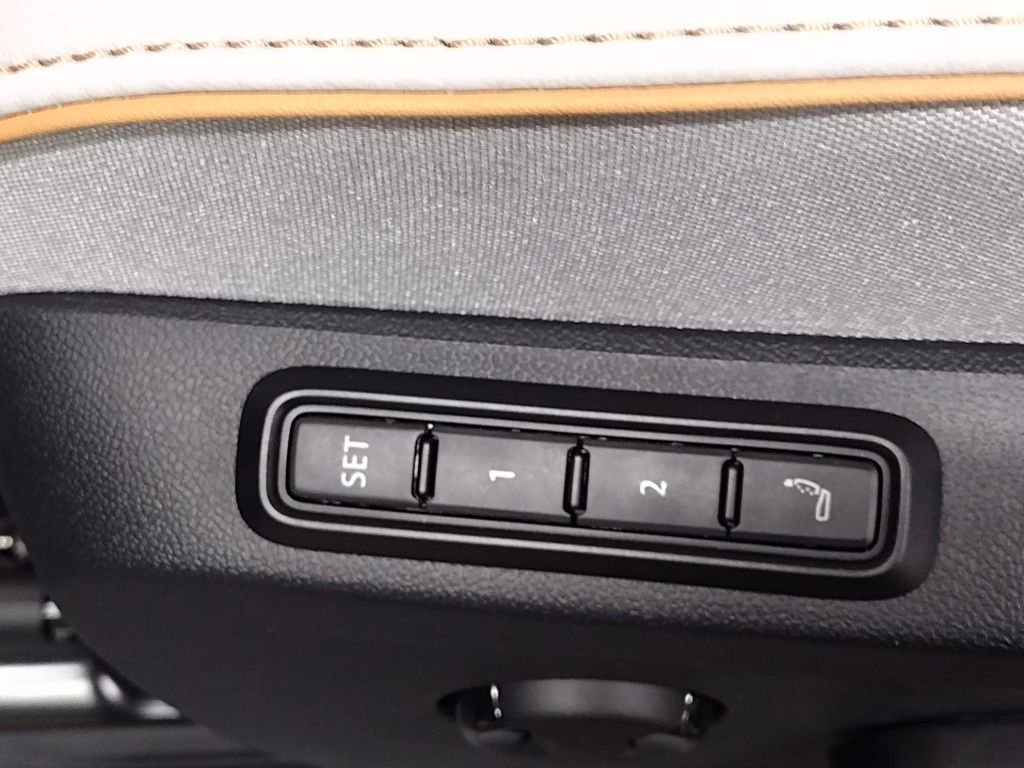 New 2025 Volkswagen ID. Buzz 1st Edition image 22