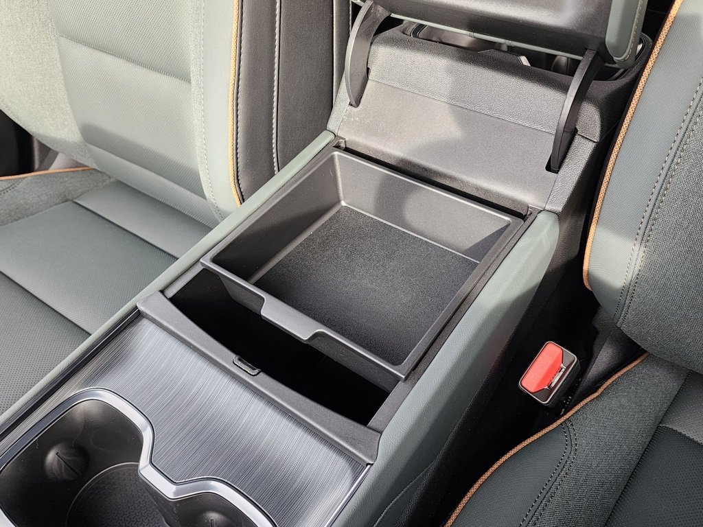 New 2026 GMC Acadia AT4 w/ Luxury Package image 34