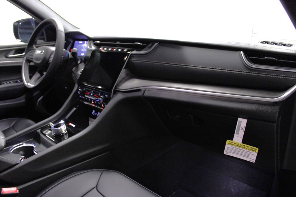 New 2025 Jeep Grand Cherokee L Limited w/ Black Appearance Package image 31