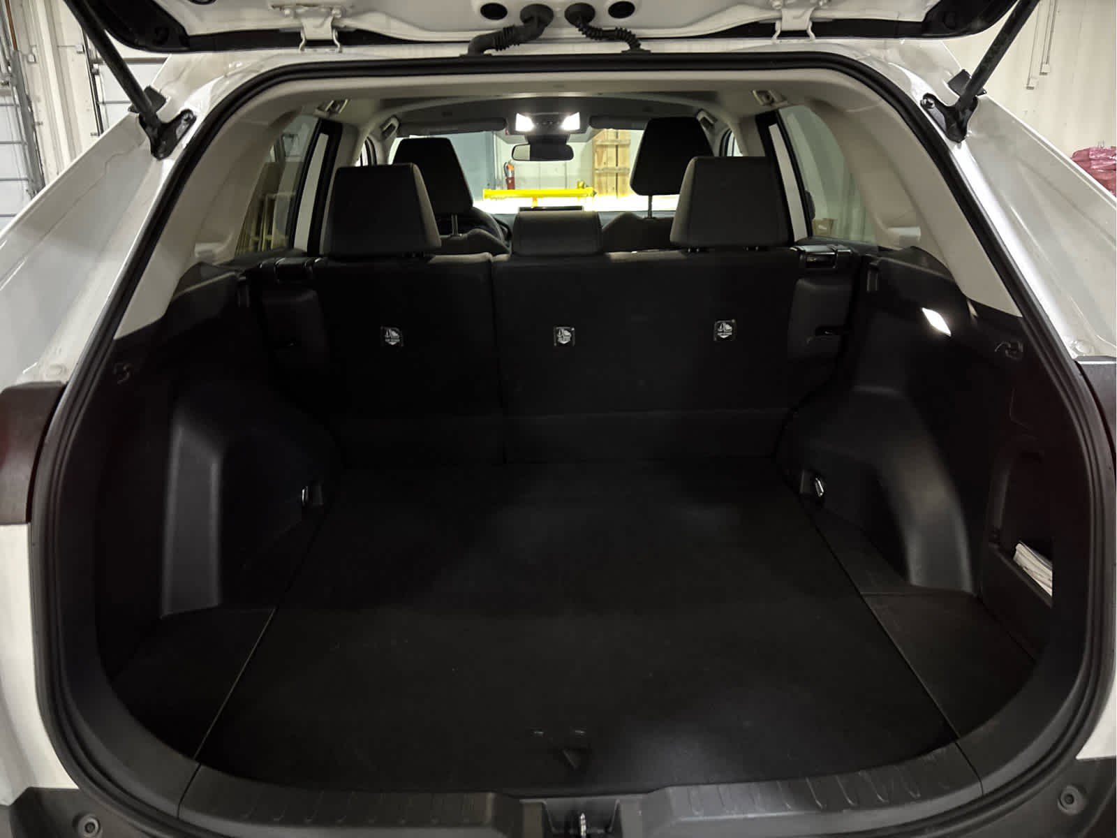 Certified 2025 Toyota RAV4 LE AWD/4WD image 6
