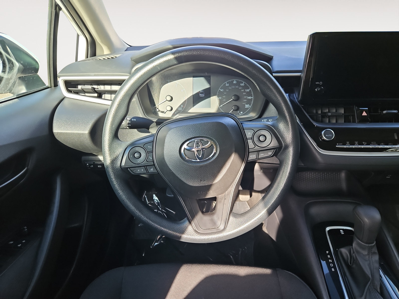 Used 2025 Toyota Corolla LE FWD image 12