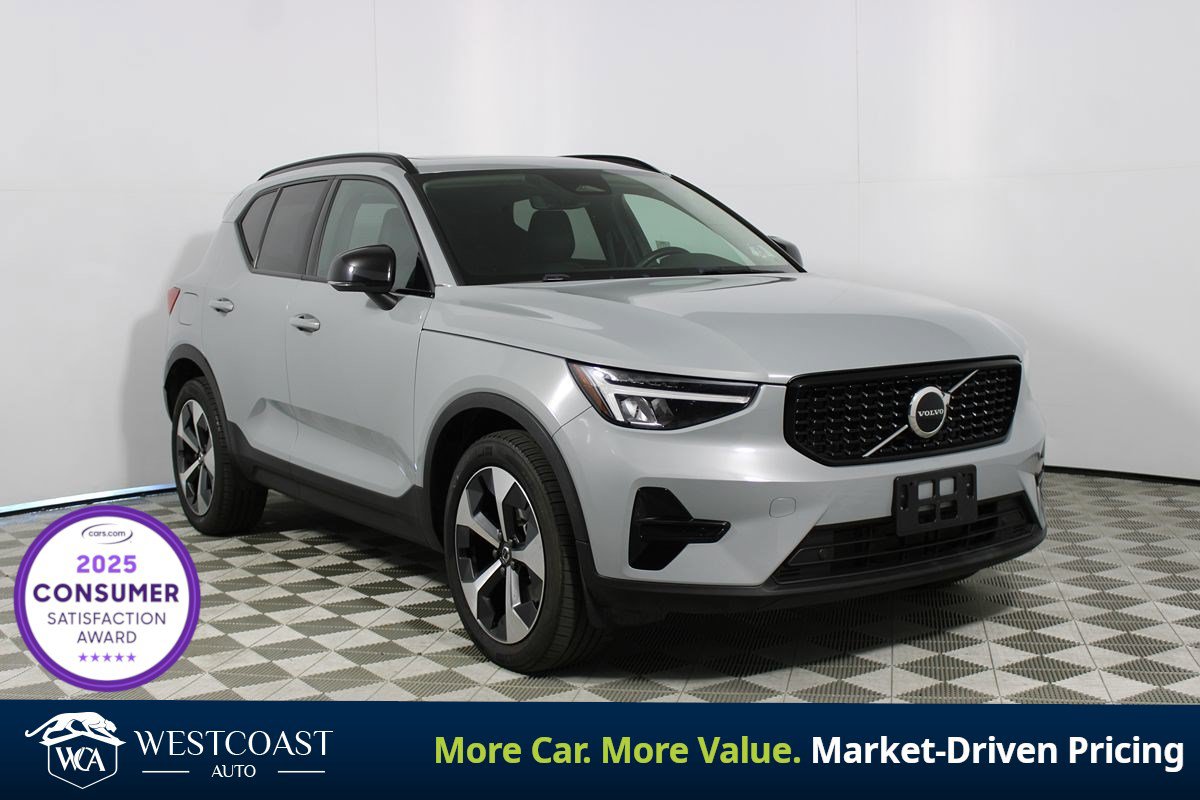 Used 2024 Volvo XC40 B5 Core