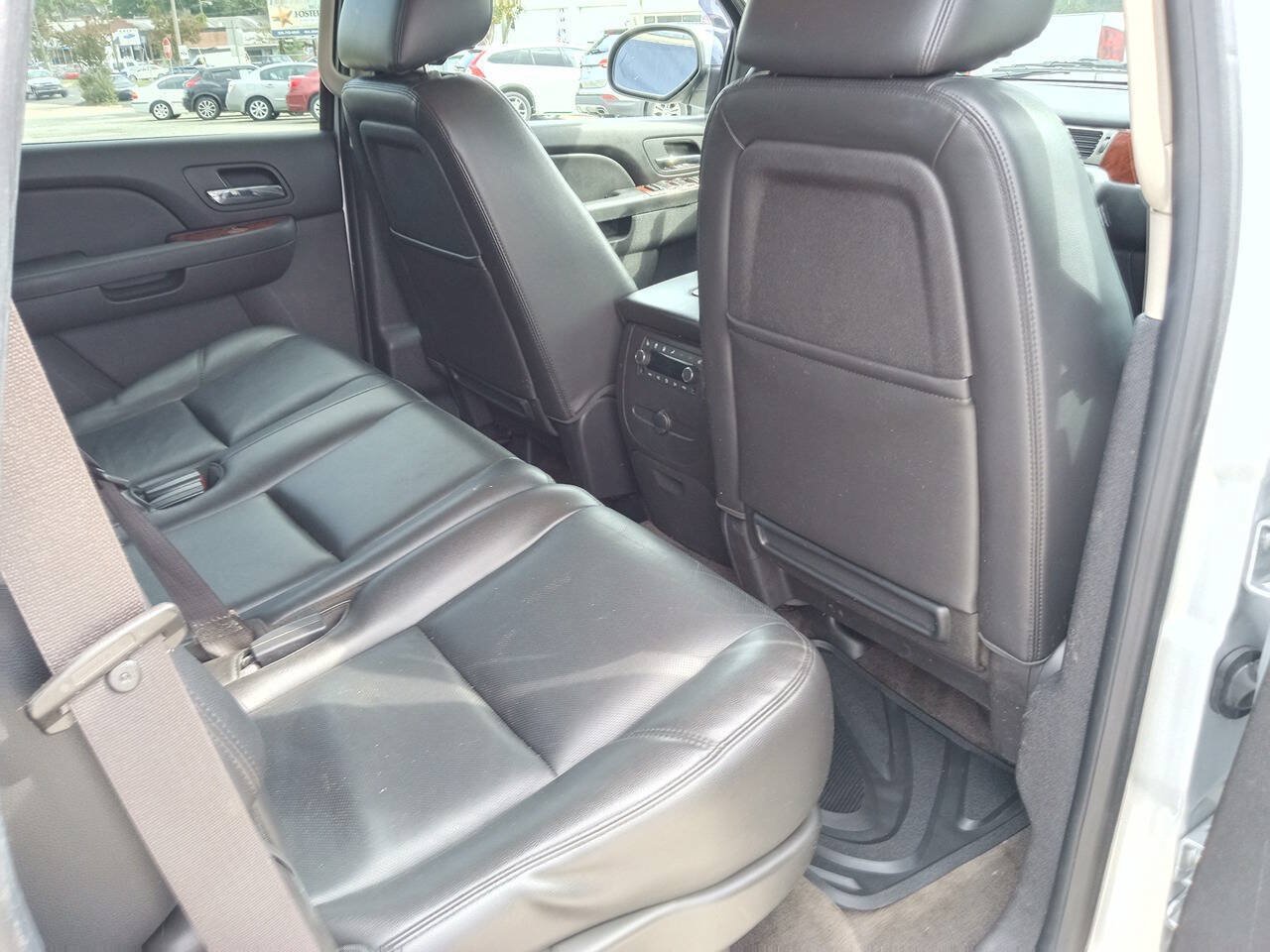 Used 2013 Chevrolet Tahoe LTZ AWD/4WD image 12