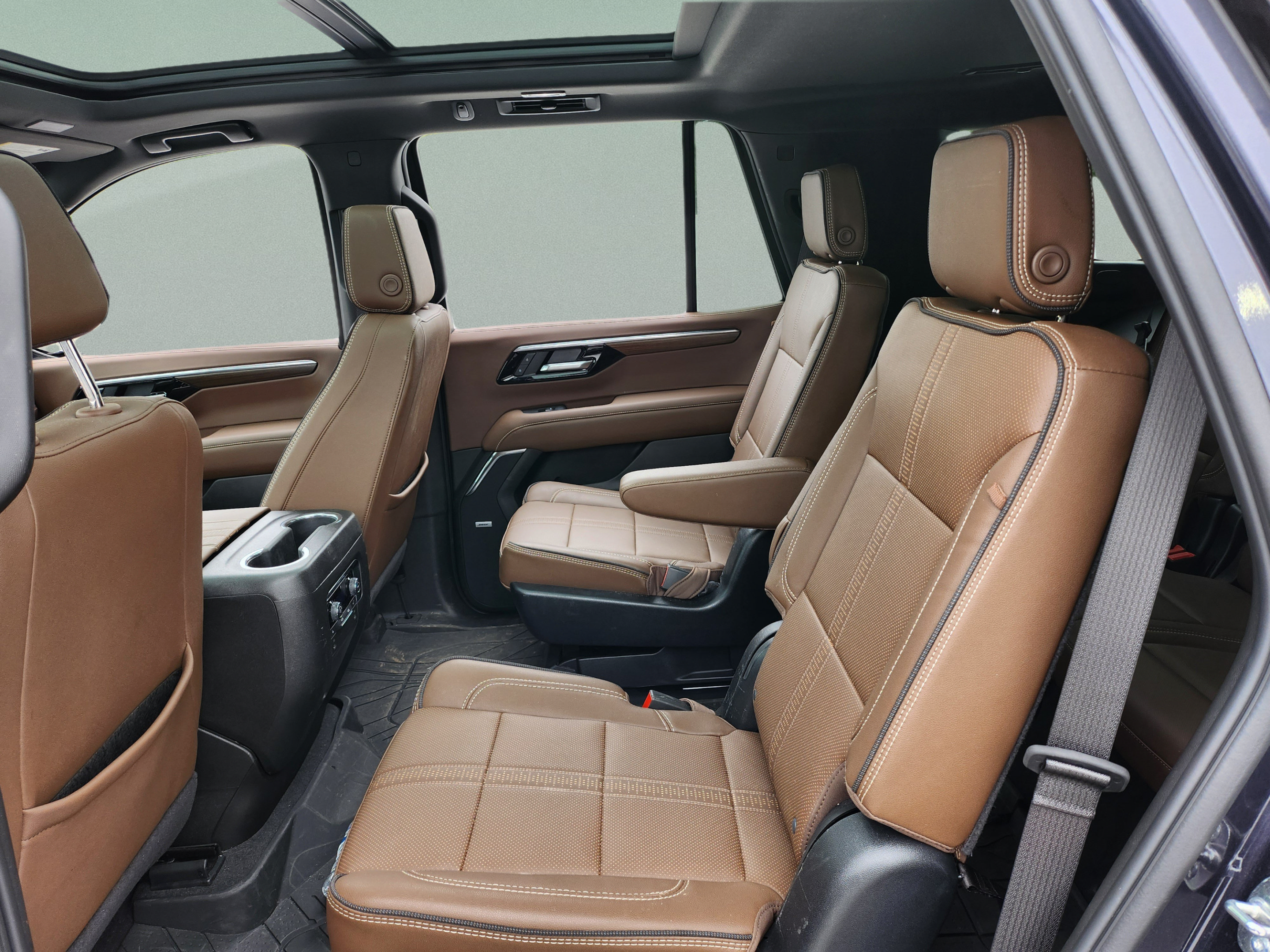 Used 2025 Chevrolet Tahoe High Country AWD/4WD image 24