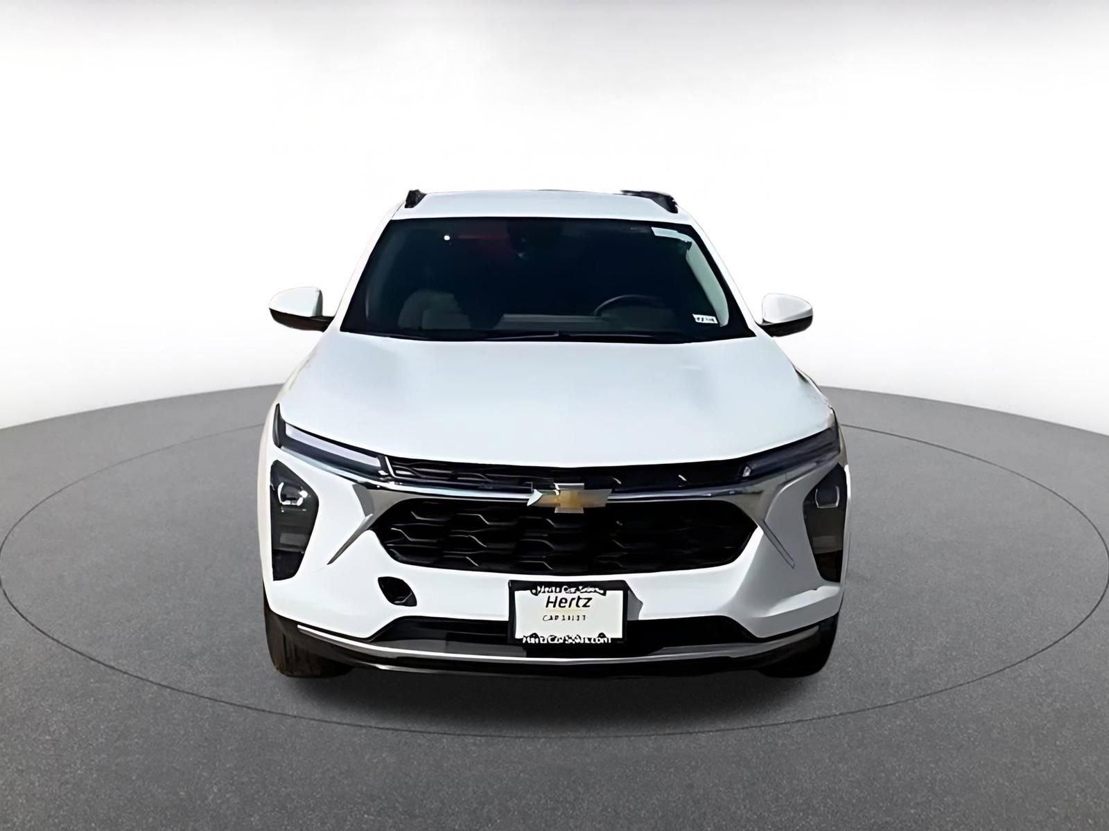 Used 2025 Chevrolet Trax LT w/ LT Convenience Package FWD image 4