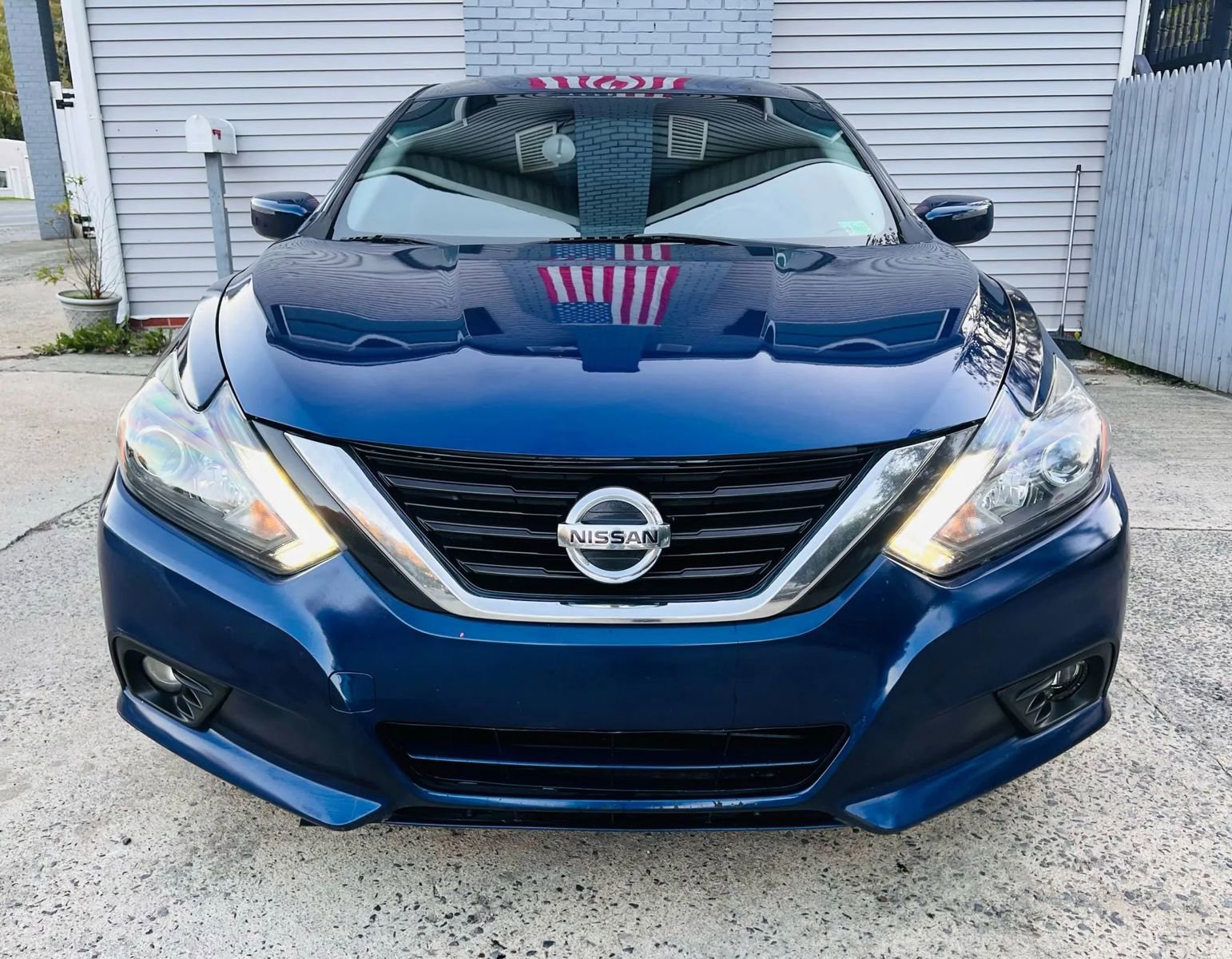 Used 2016 Nissan Altima 2.5 SR w/ LED Appearance Package image 2