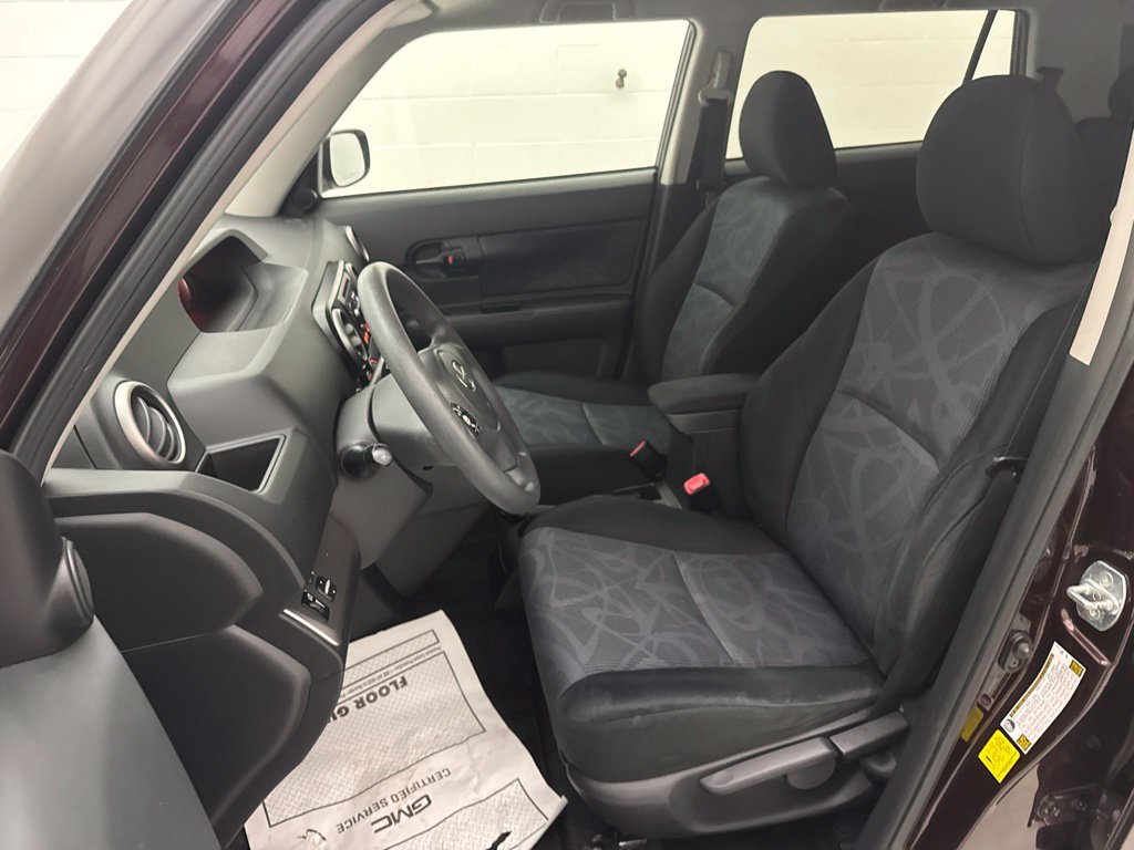 Used 2012 Scion xB FWD image 17