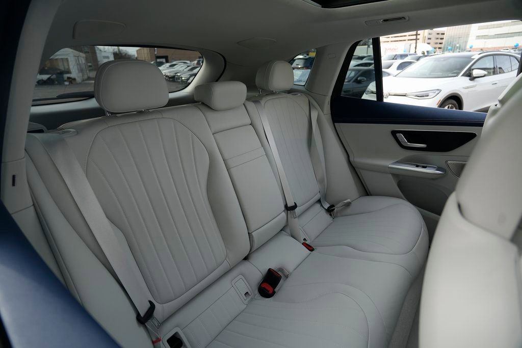 Used 2023 Mercedes-Benz EQE 500 4MATIC SUV image 21