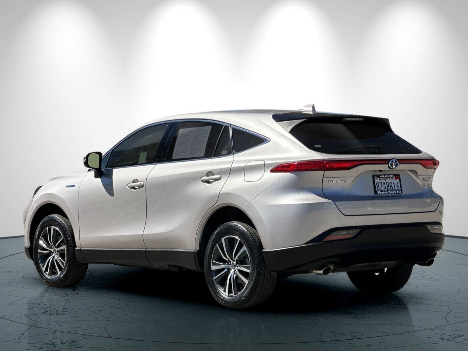 Used 2021 Toyota Venza LE AWD/4WD image 6