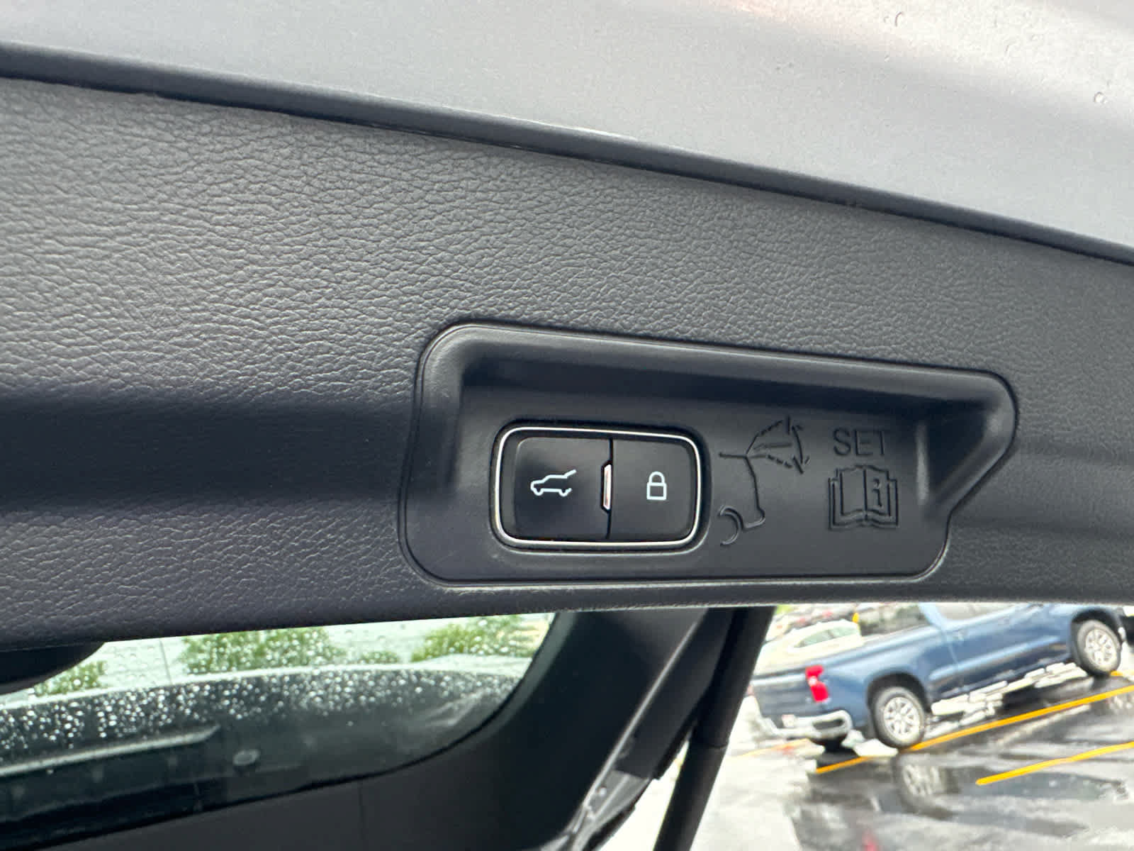 Used 2020 Ford Explorer XLT w/ Equipment Group 202A AWD/4WD image 15