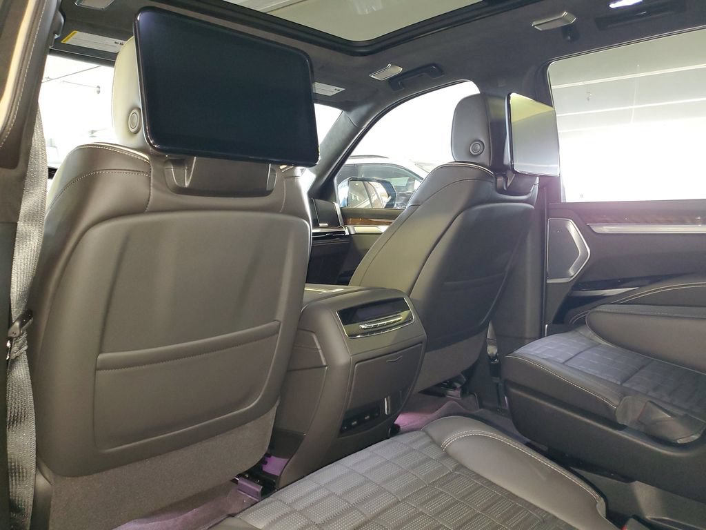New 2026 Cadillac Escalade Platinum Sport w/ LPO, ONYX Package AWD/4WD image 11