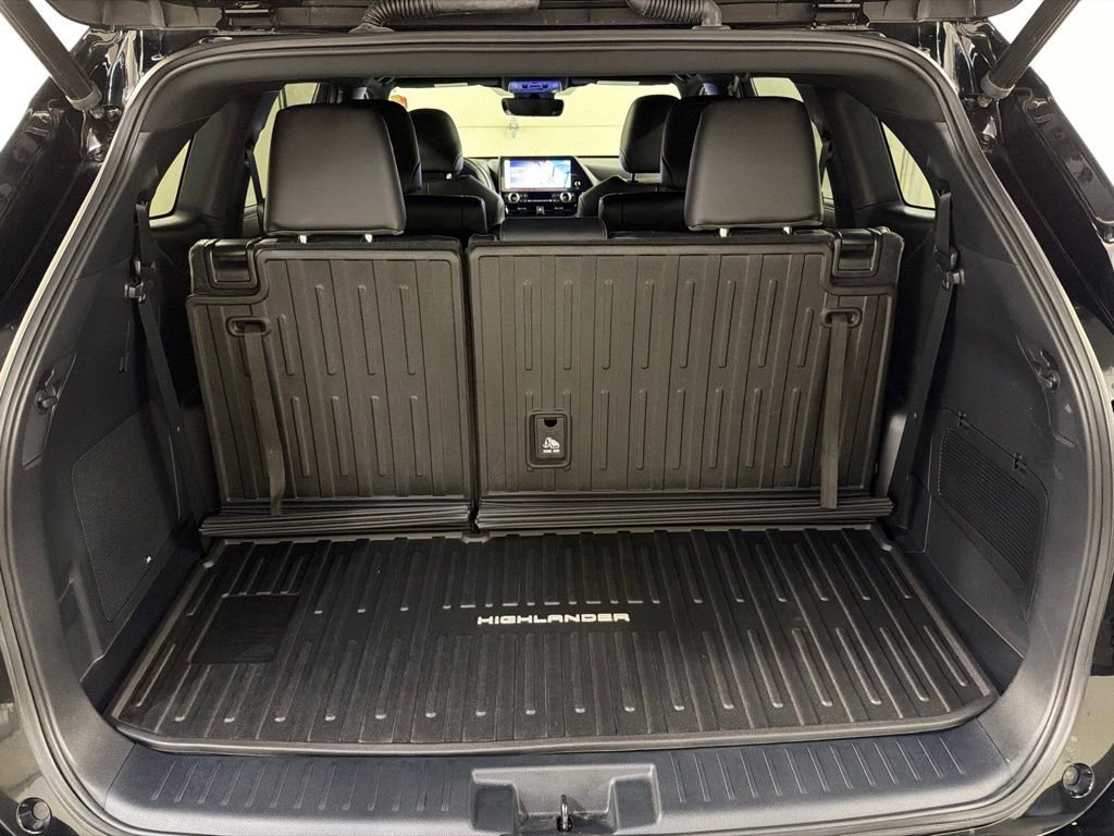 Used 2023 Toyota Highlander XSE AWD/4WD image 35