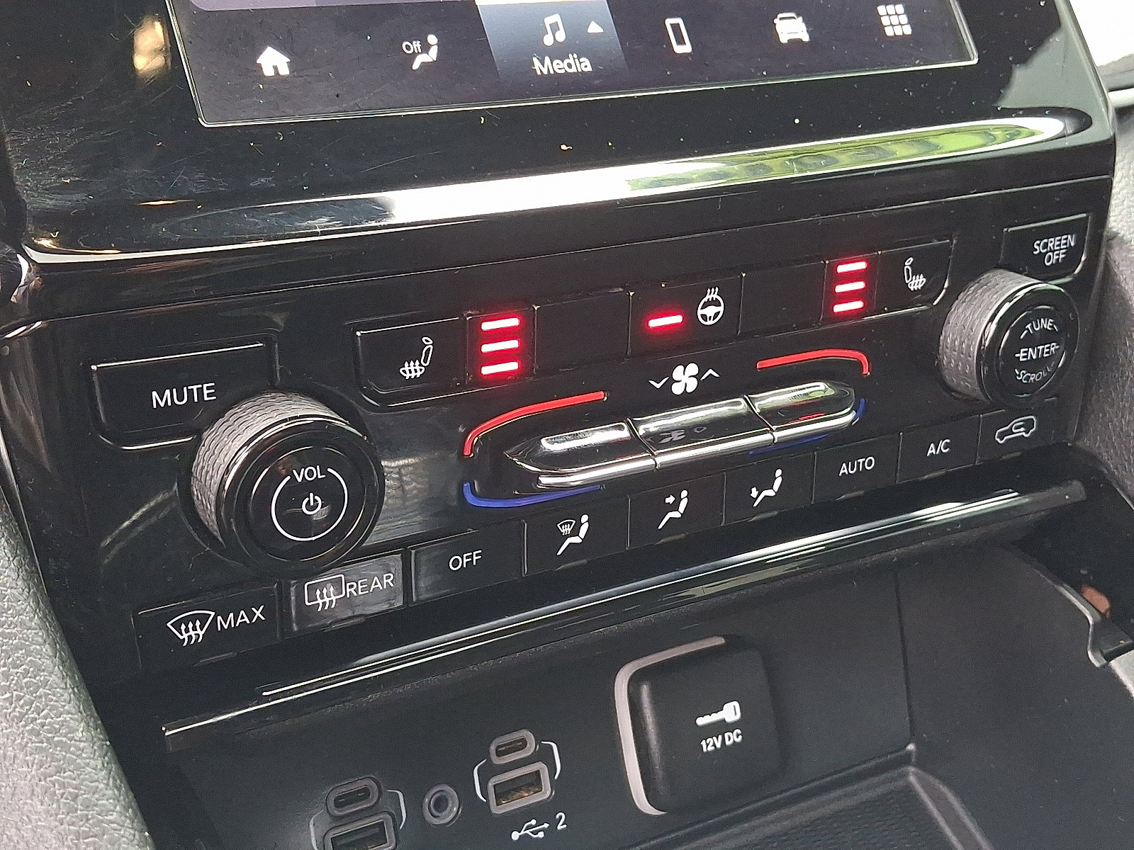 Used 2023 Jeep Grand Cherokee Altitude image 17