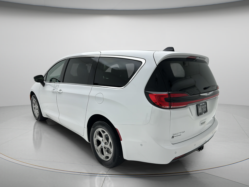 Used 2024 Chrysler Pacifica Limited w/ Trailer Tow Group AWD/4WD image 7