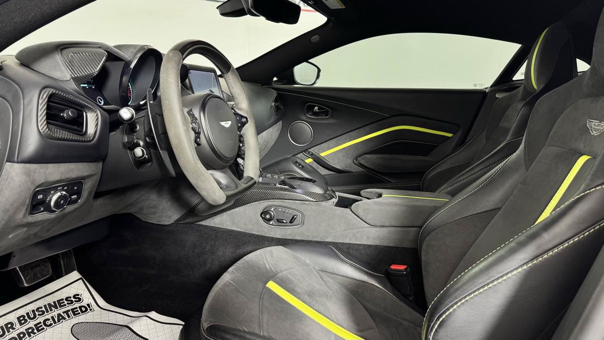 Used 2022 Aston Martin V8 Vantage Coupe RWD image 16