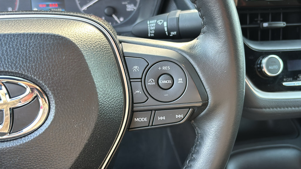 Used 2025 Toyota Corolla SE FWD image 16