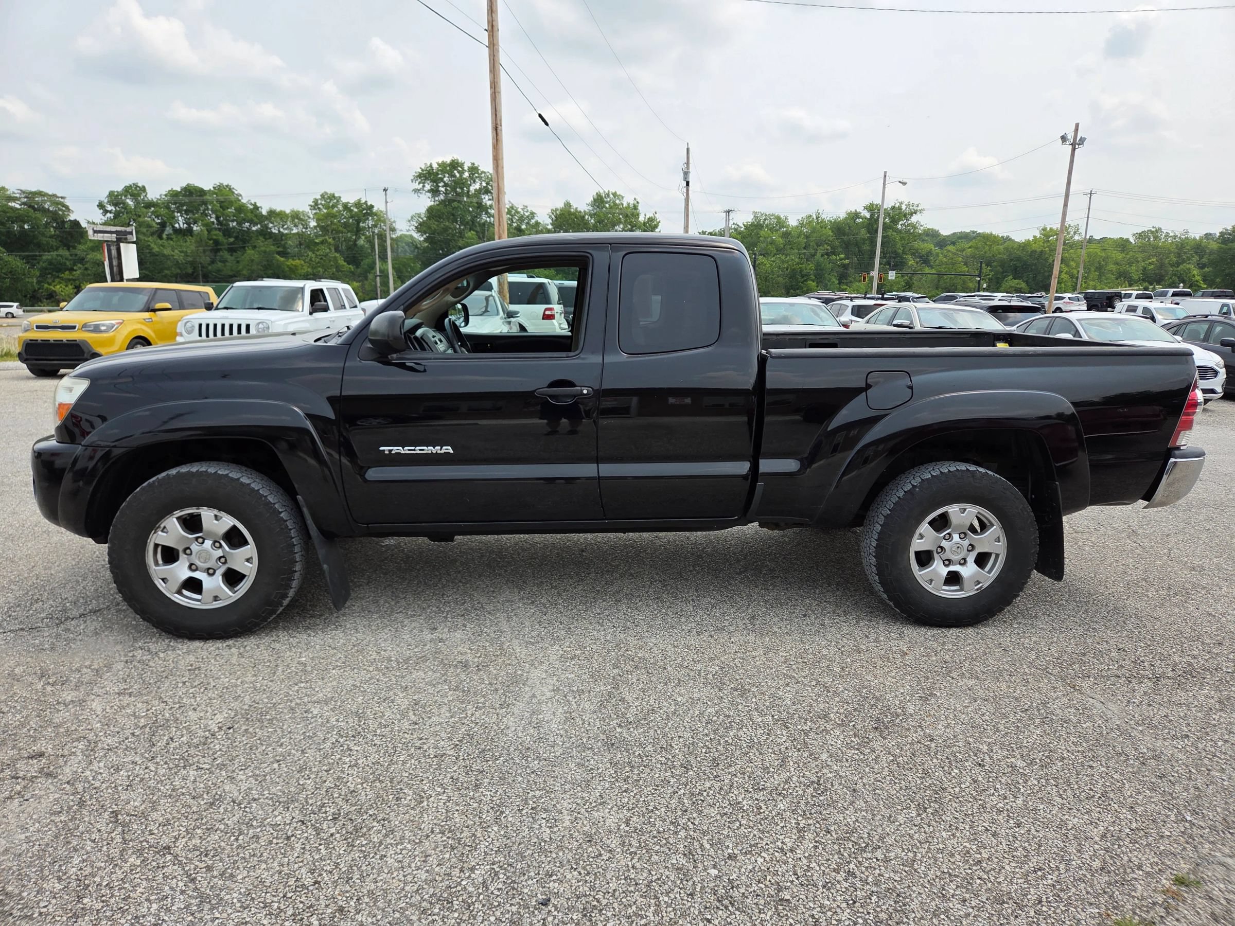 Used 2011 Toyota Tacoma 4x4 Access Cab w/ SR5 Pkg #2 image 1