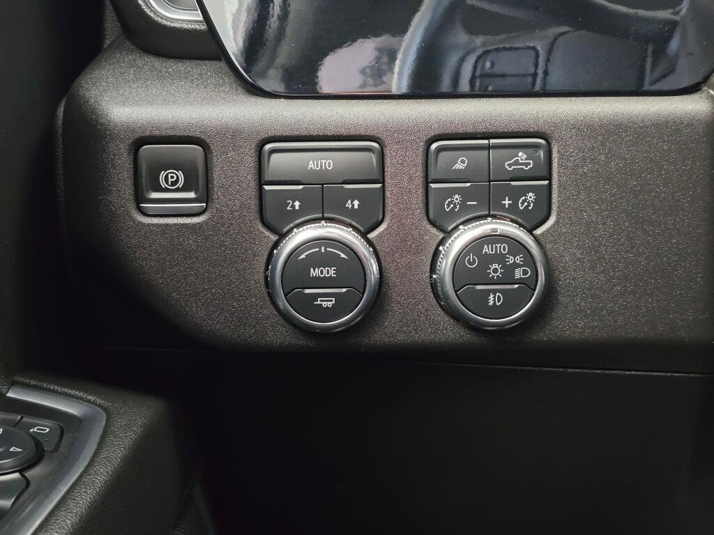 Used 2025 GMC Sierra 1500 SLT image 27