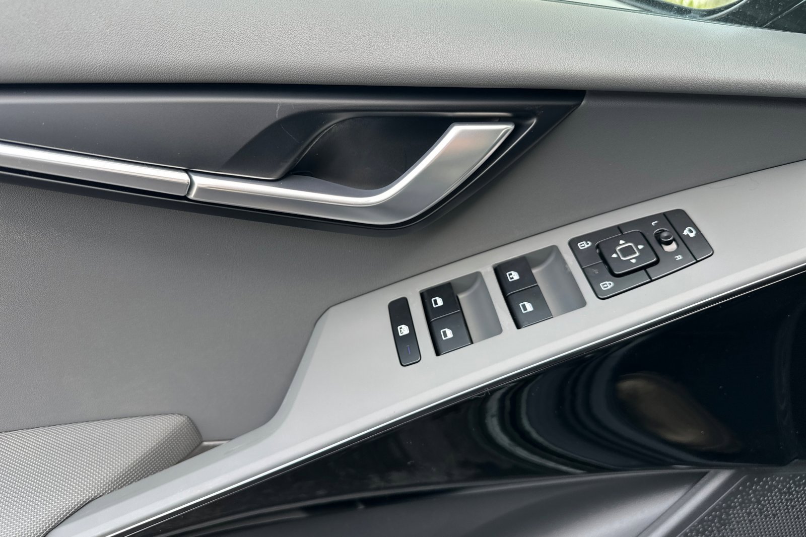 New 2025 Kia Niro EX Touring image 7