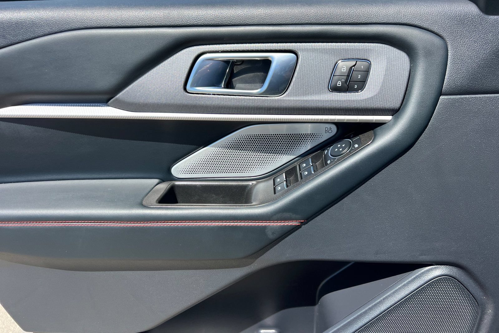Certified 2025 Ford Explorer ST AWD/4WD image 13