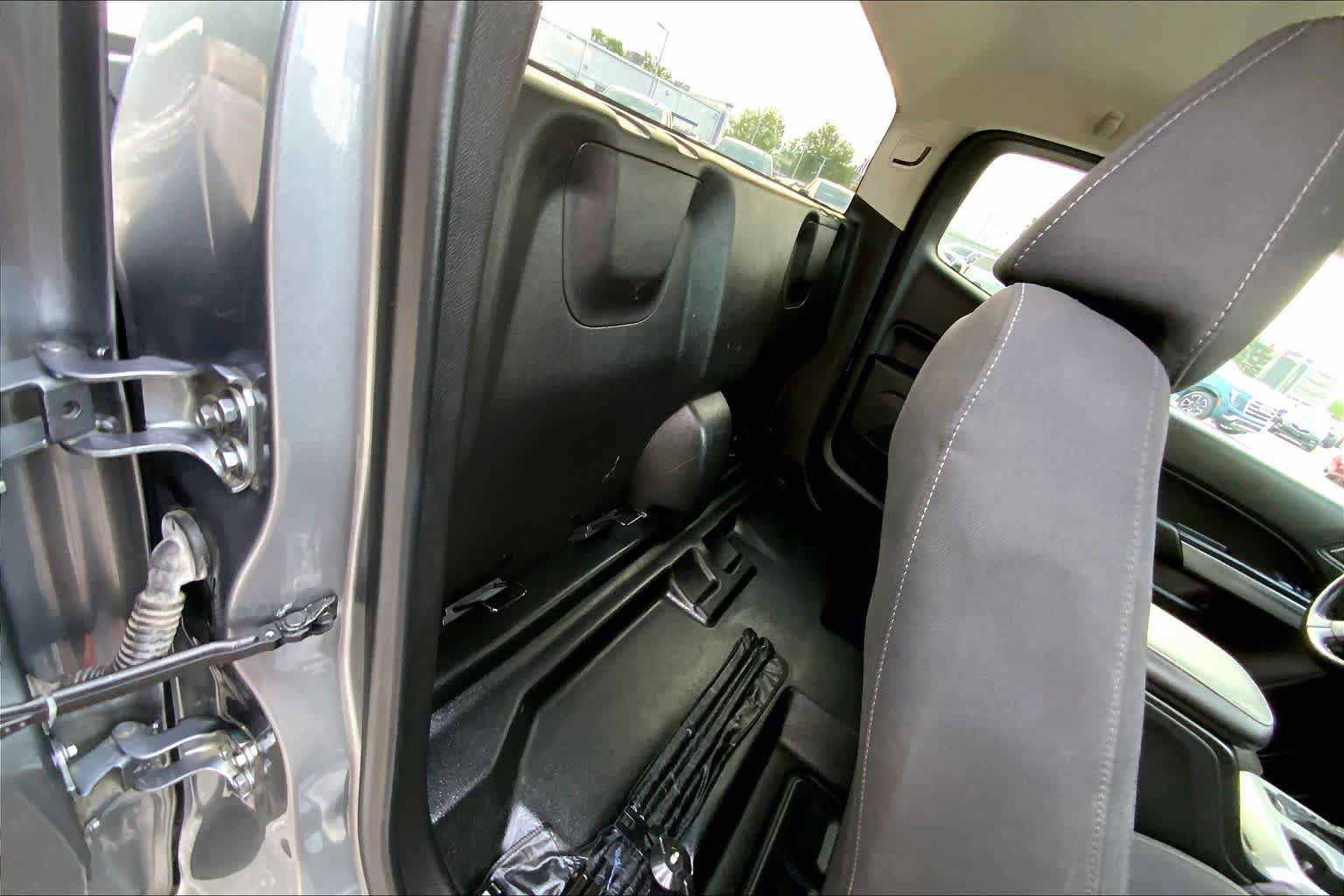 Used 2021 Chevrolet Colorado LT w/ Fleet Safety Package RWD image 18