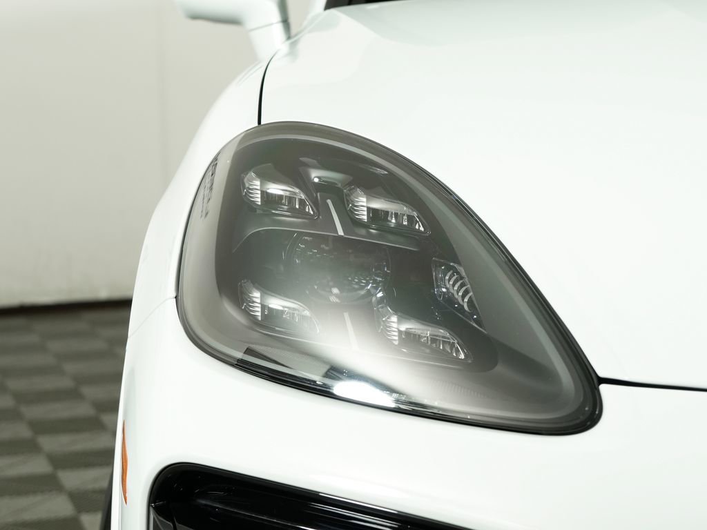 Certified 2023 Porsche Cayenne Turbo AWD/4WD image 11