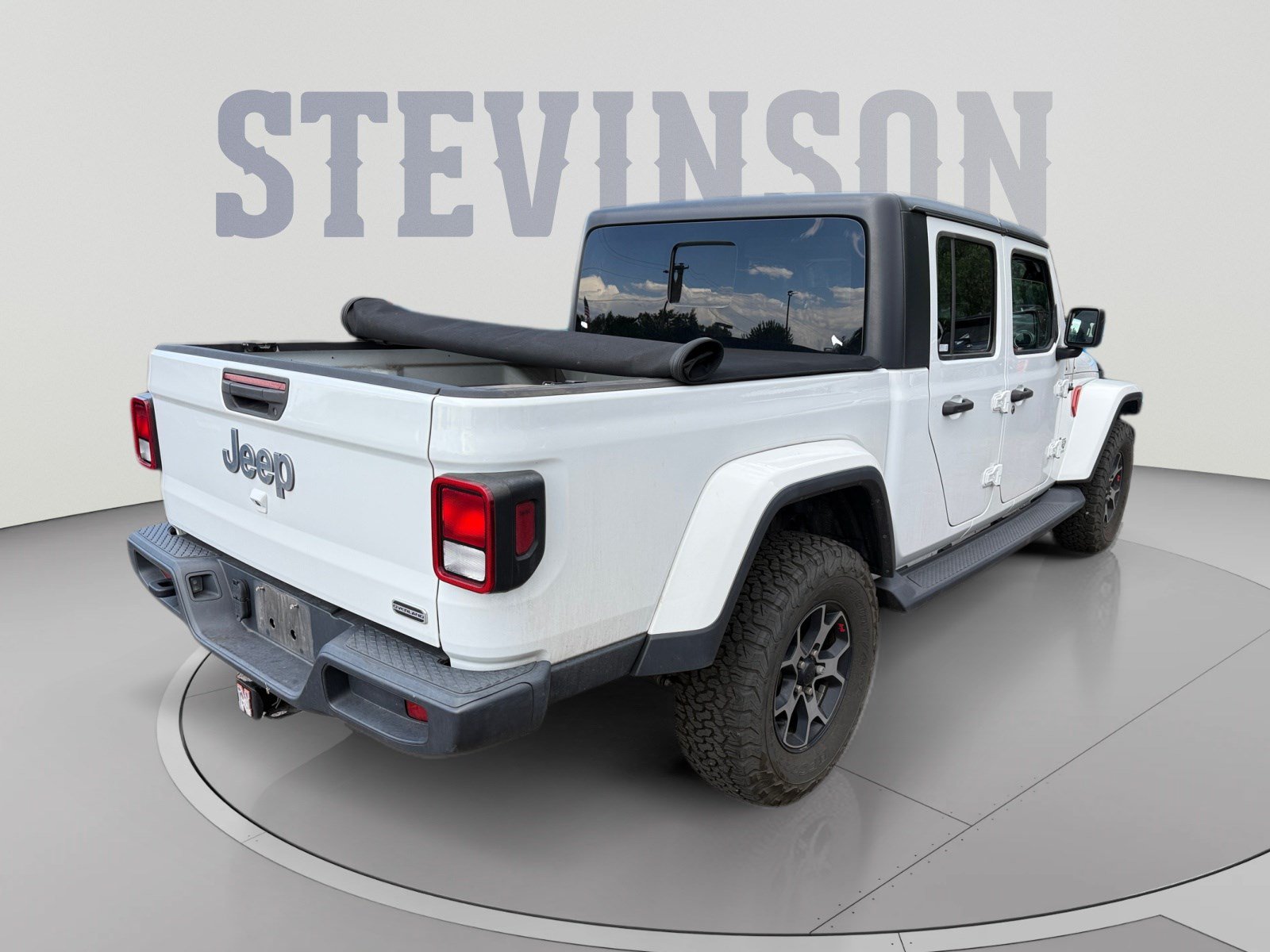 Used 2020 Jeep Gladiator Overland AWD/4WD image 5