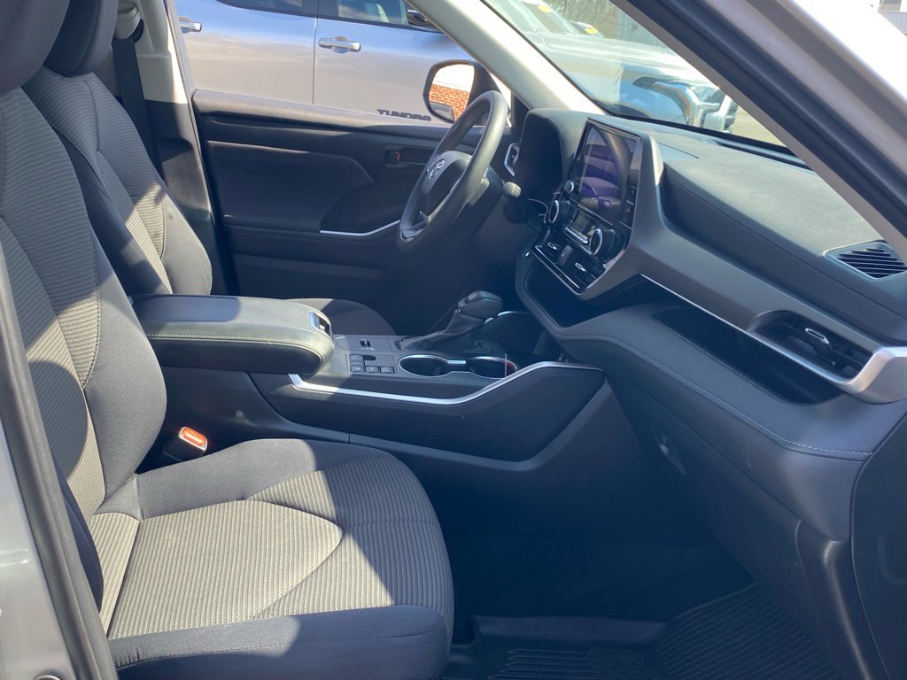 Used 2023 Toyota Highlander L image 15