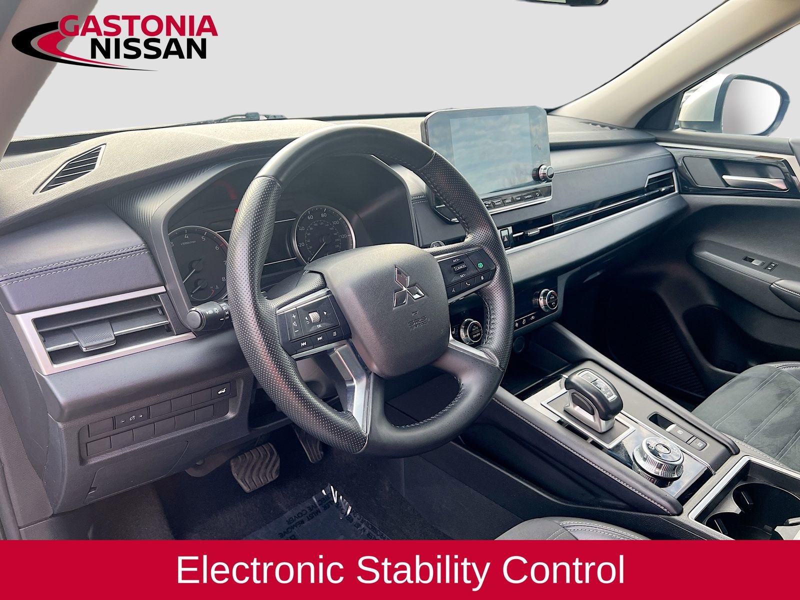 Used 2024 Mitsubishi Outlander SE image 11