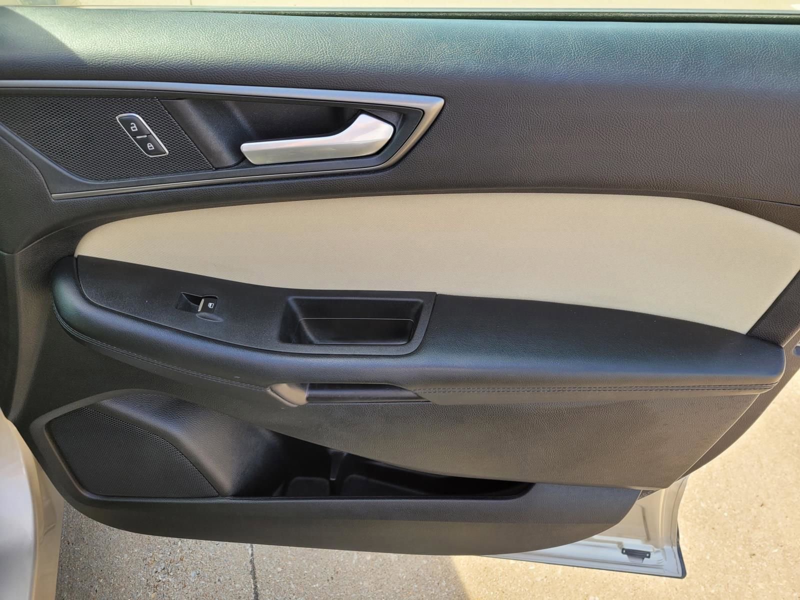 Used 2017 Ford Edge SE w/ Cargo Accessory Package FWD image 7
