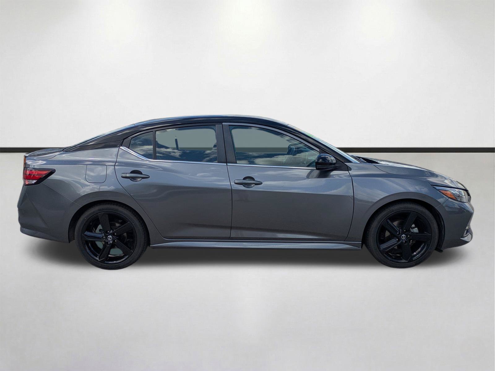 Used 2023 Nissan Sentra SR w/ Midnight Edition Package FWD image 4