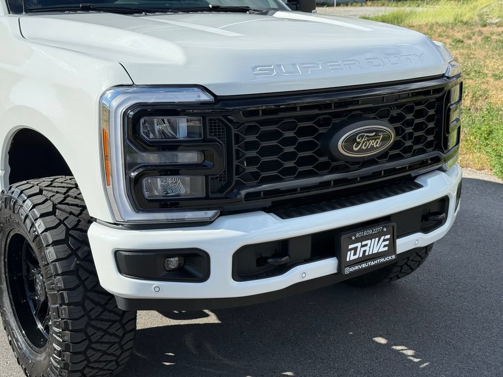 Used 2026 Ford F350 Lariat w/ Black Appearance Package AWD/4WD image 5